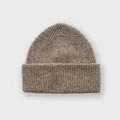 Berretto chic in misto lana alpaca marrone moka con classica trama a coste in rilievo - Cachi