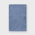 Blauer Wollmischschal mit Zopfmuster und weicher Strickstruktur für den Winter - Blau