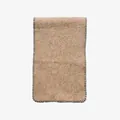 Minimalistische sjaal van wolmix in licht camel met marineblauwe contrasterende rand - 190x27cm / Camel met Blauwe Naad