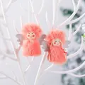Deux anges de Noël en peluche rose avec visages en bois et ailes argentées scintillantes - Style Garçon Et Fille Rose Orangé