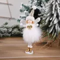 Détail de l'ange avec plumes blanches et cœur doré pour la décoration du sapin de Noël - Ange Debout en Plumes Blanches