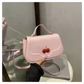 Sac bandoulière rose avec décor cerises 3D et sangle réglable pour femme - Rose
