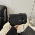 Glanzende zwarte PU-leren vierkante crossbodytas met zilveren ketting schouderband - Zwart