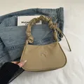 Sac croissant kaki avec poignée à cordon plissée et décoration de nœud en métal - Kaki