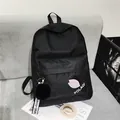 Zaino alla moda in nylon nero con logo a foglia e portachiavi con palla di peluche - 15 Pollici / Nero