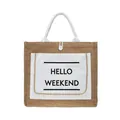 Bolso tote de yute tejido marrón con bolsillo blanco y texto HELLO WEEKEND frontal - Blanco