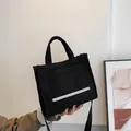 Borsa tote in velluto a coste nera con striscia bianca e tracolla regolabile - Nero