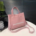 Borsa tote in velluto a coste rosa con tasca frontale e tracolla larga da donna - Rosa