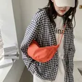 Sac à bandoulière minimaliste en nylon orange vif en forme de demi-lune - Rouge Orangé