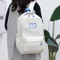 Mochila de nailon blanco minimalista con asas azules para estudiantes de secundaria - Blanco