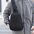 Bolso bandolera negro minimalista para hombre en nylon impermeable con varios bolsillos - Estilo 1