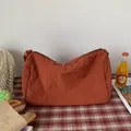Bolso bandolera de lona plisada de gran capacidad en rojo ladrillo para estilo informal - Rojo Naranja