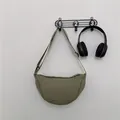 Sac bandoulière demi-lune en nylon vert olive avec bandoulière réglable style minimaliste - Vert olive