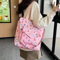 Bolso de lona rosa con estampados de cerezas y conejitos y correa de hombro ajustable - Rosa