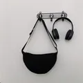 Minimalistische zwarte nylon halve maan crossbodytas met verstelbare schouderband - Zwart