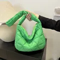 Bolso hobo acolchado verde neón con correa de hombro acolchada espaciosa para mujer - Verde