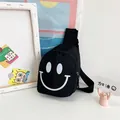 Sac de poitrine noir pour enfants avec grand smiley blanc et sangle ajustable - Noir