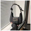 Sac à bandoulière chic noir à motif crocodile avec boucle dorée et poignée nouée - Noir