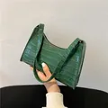 Schicke dunkelgrüne Handtasche mit Krokodilprägung für Damen im modernen Design - Grün