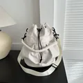 Bolso tipo cubo minimalista blanco crema con cordón y correa ancha para el hombro - Blanco