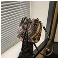 Bolso saco étnico de tejido con patrones geométricos y cordón de cuero negro - Patrón Folclórico Jacquard Colorido (Estilo 6)