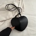 Bolso bandolera negro de moda en forma de corazón hecho de cuero PU para mujeres - Negro