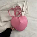 Herzförmige rosa Umhängetasche aus PU-Leder mit modischem Riemen und glatter Oberfläche - Rosa