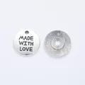 Ciondolo tondo in lega di zinco argento antico con incisione Made With Love e raggiera - Argento Antico
