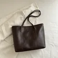 Donkerbruine tote bag met grote capaciteit en elegante vintage textuur voor dagelijks gebruik - Bruin
