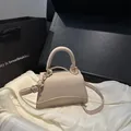 Schicke beige Sanduhr-Handtasche mit Litschi-Textur und goldenen Details im Geschenkset - Khaki