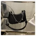 Chic sac bandoulière croissant à paillettes noires avec chaîne argent et perle - Noir