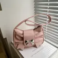 Sac à main chic rose tendre en forme de nœud avec boucle argentée et détails plissés - Rose