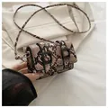 Sac bandoulière rétro à motif serpent marron avec doubles boucles et fine bandoulière - Kaki