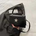 Elegante borsa a tracolla nera squadrata con decorazione a stella di diamanti lucidi - Nero