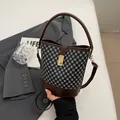 Sac seau vintage avec motif classique noir et gris et détails en cuir marron - Noir