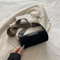 Borsa a cilindro nera opaca con tracolla larga a motivo geometrico vintage donna - Nero