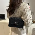 Retro schwarze Umhängetasche mit Leopardenmuster und Metallkette im modischen Alltag - Schwarz