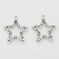 Set of two vintage star-shaped zinc alloy pendants with textured hammered finish - Five-Pointed Star Style (3615) / Antique Silver