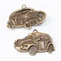 Ciondoli auto vintage in lega di bronzo con design in rilievo e anello pendente - Bronzo Antico