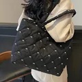 Sac fourre-tout en nylon noir matelassé avec broderie nœud blanc pour femmes chic - Noir