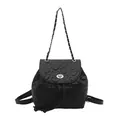 Schicker schwarzer Rucksack mit Herzsteppung, Silberkette und Drehverschluss - Schwarz