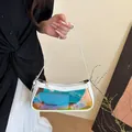 Weiße Baguette-Tasche mit irisierendem Hologramm-Panel und festem Schultergurt - Weiß