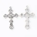 Ciondolo a croce crocifisso vintage in lega di zinco con rilievo e retro strutturato - Argento Antico