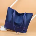 Borsa tote capiente in tessuto oxford blu marino e viola con manici in ecopelle scura - Blu