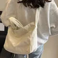 Cremefarbene Cord-Einkaufstasche mit Fashion-Stickerei als Umhängetasche für Damen - Blau