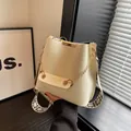 Borsa a secchiello crema con catena dorata e tracolla in tessuto a motivi geometrici - Bianco Sporco