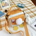 Borsa a tracolla gialla a forma di papera in nylon con ciondolo a orsetto e spilla - Giallo