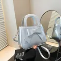 Elegante bolso de mano plateado en cuero PU perlado con lazo y correa desmontable - Plateado