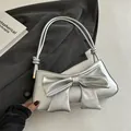 Borsa baguette argento metallizzato con grande fiocco e spalline regolabili - Argento