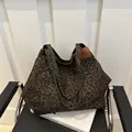 Grand sac cabas en toile à motif léopard avec poche frontale et rivets décoratifs - Marron